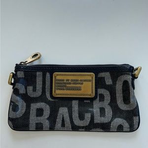 Marc Jacobs Denuncia Monogram Pouch/Wallet